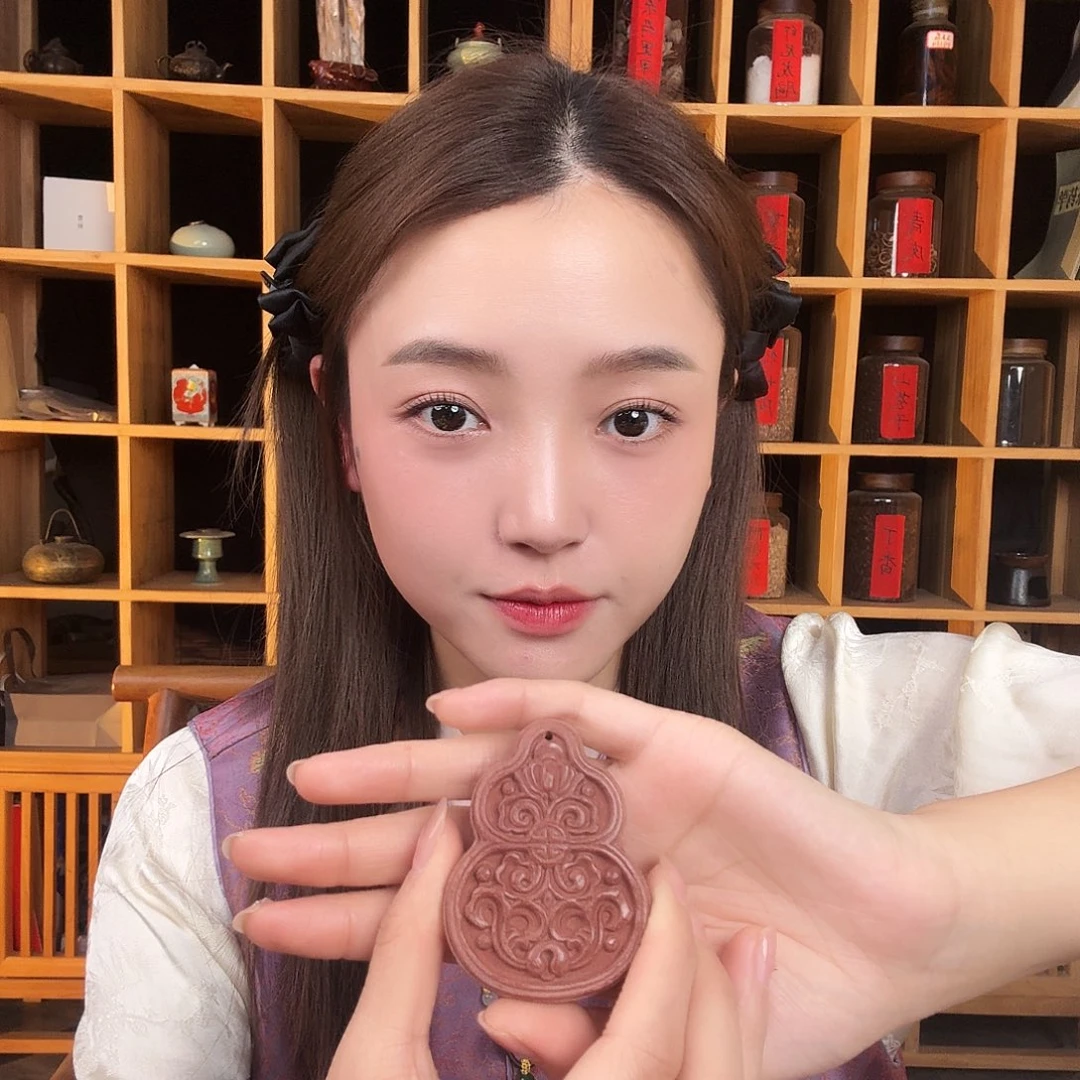 泥塑红麝息肌葫芦拍编绳