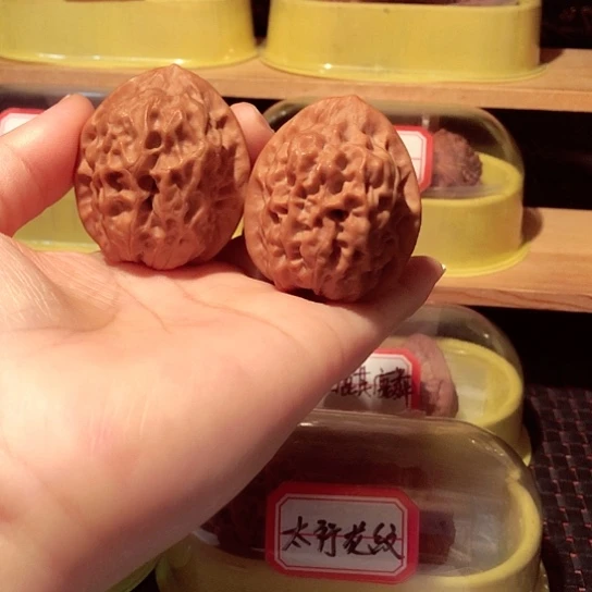 文玩核桃把件蛤蟆眼