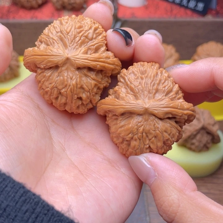 桃核吊坠41白狮子 684