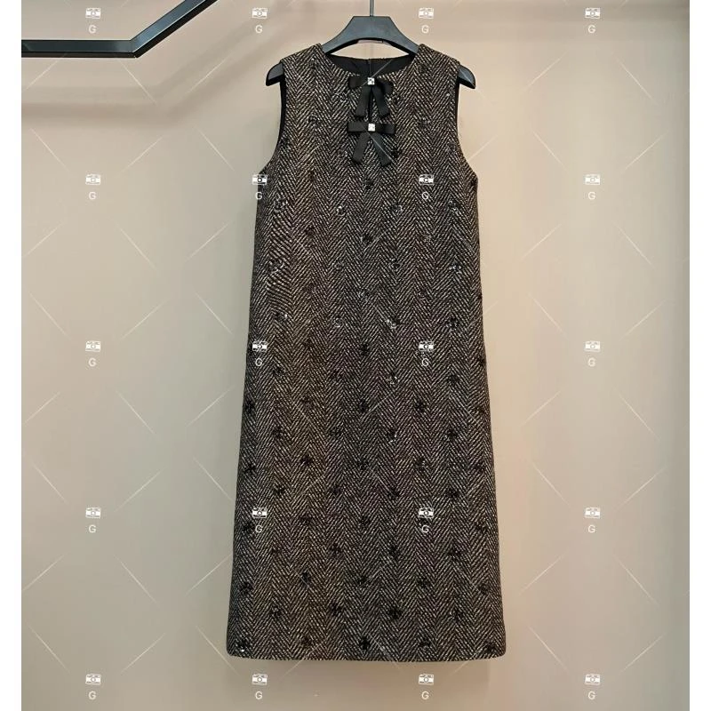 【秀秀】不褪色复古风显瘦默认款式连衣裙女装轻奢秋冬时尚 H-1523