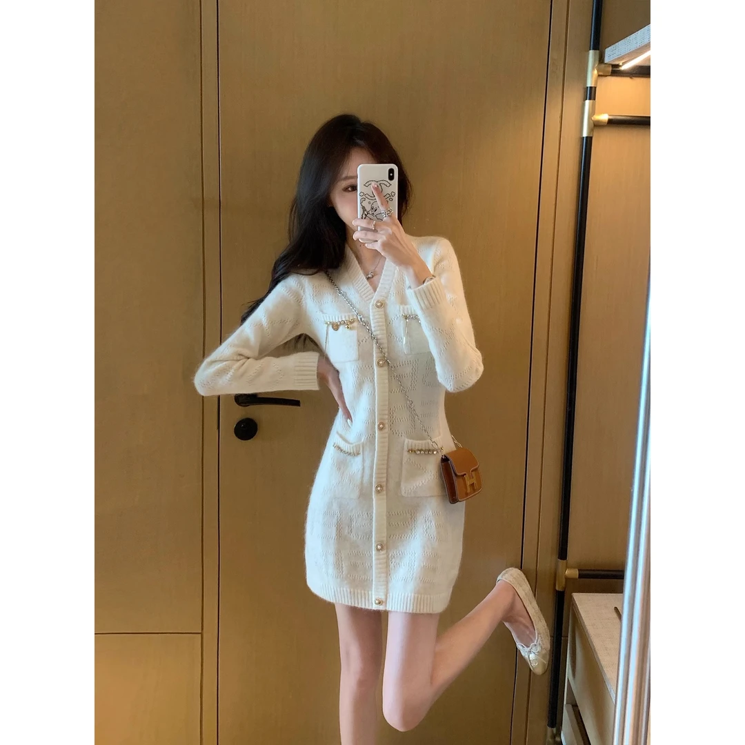 小香风连衣裙2025新款女秋季名媛气质收腰显瘦高级感白色针织裙子