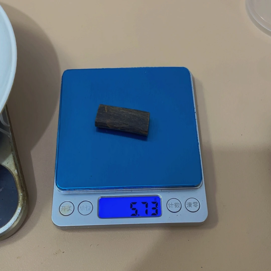 沉香木摆件清*绿棋沉水素牌5.7克