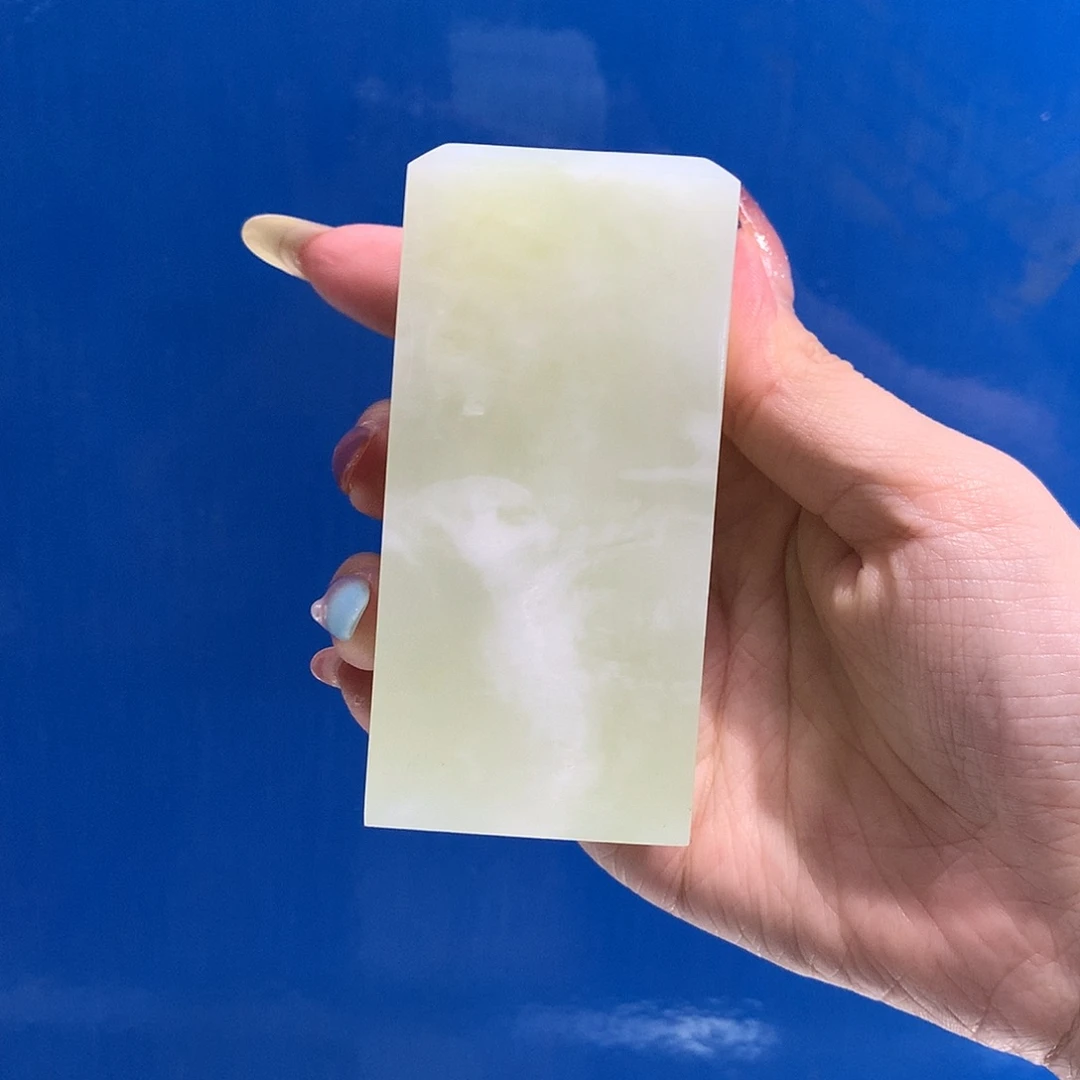 蛇纹石玉未镶嵌摆件