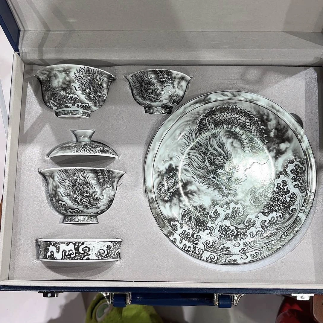 瓷片景德镇瓷器精品陈列