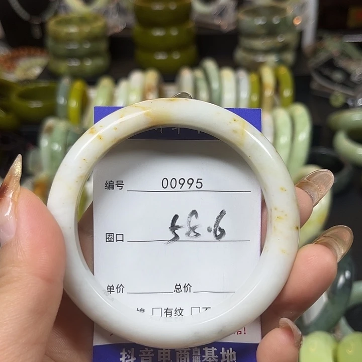 鸡***¥蛇纹石玉未镶嵌手镯