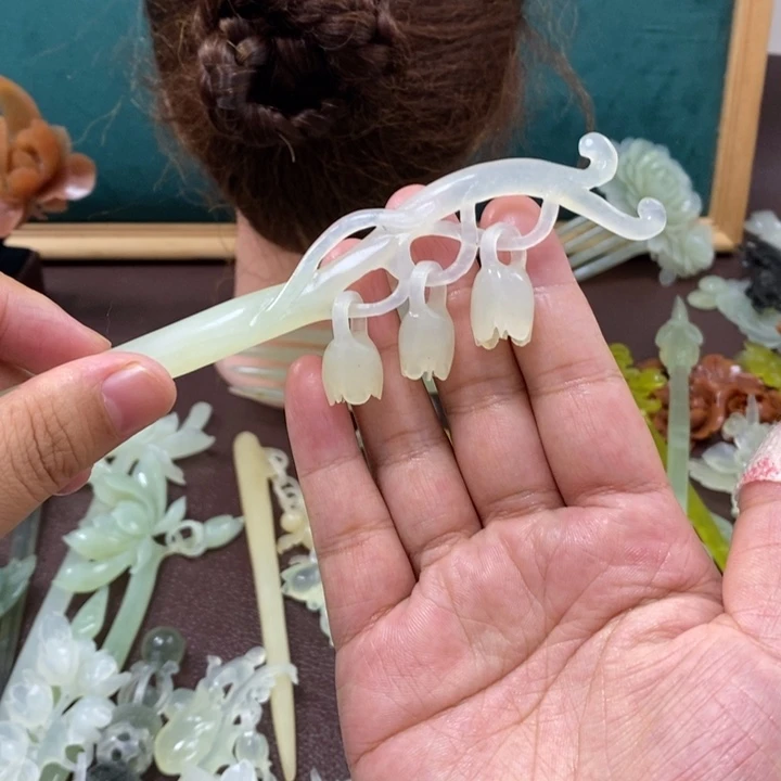 蛇纹石玉发饰未镶嵌书*?