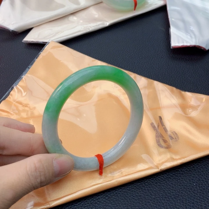 未镶嵌手镯翡翠翡翠手镯