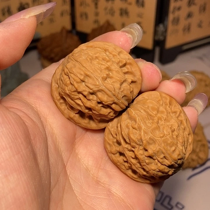 文玩核桃把件35尺全品白茶磨盘