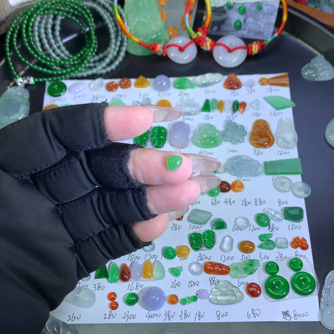 翡翠未镶嵌吊坠(不含链)绿心