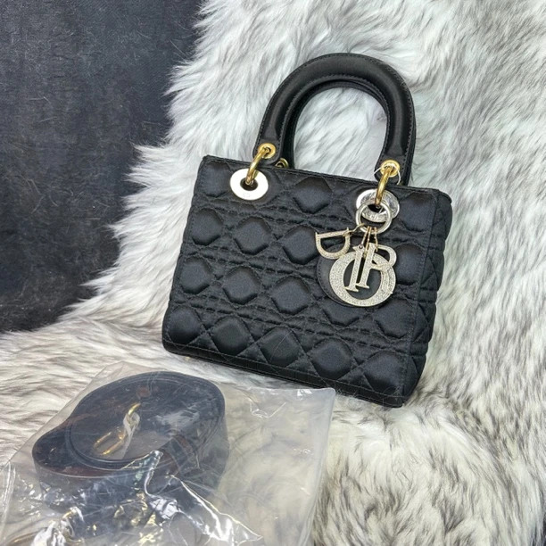 95新 DIOR/迪奥 黑金缎面四格戴妃斜挎包
