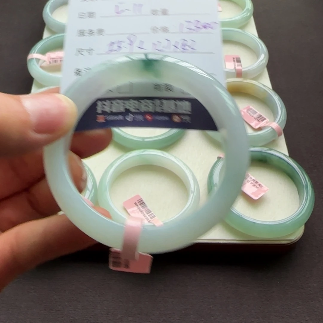 翡翠手镯未镶嵌花*桦天然A货翡翠手镯
