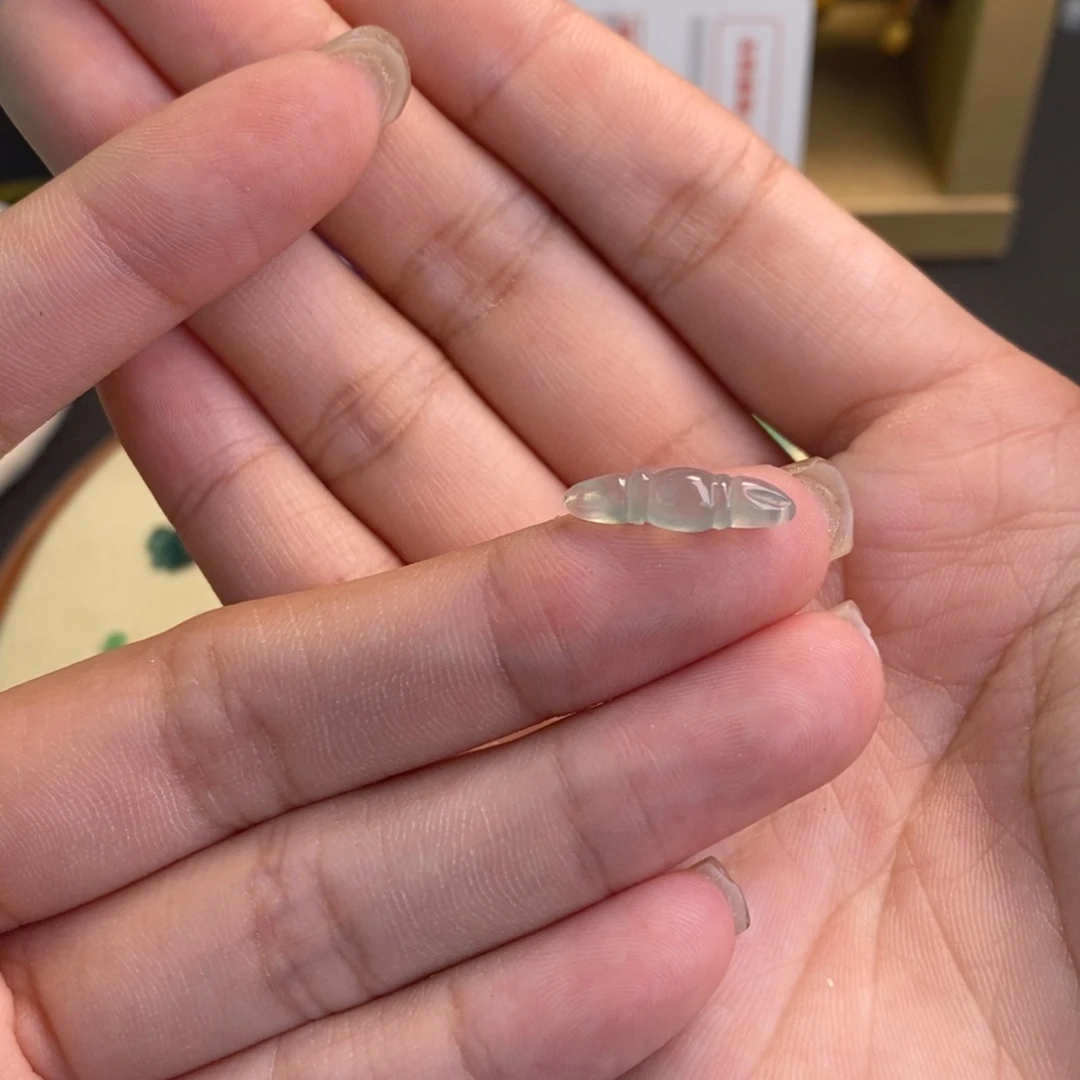 旺***糖翡翠未镶嵌颈饰11009