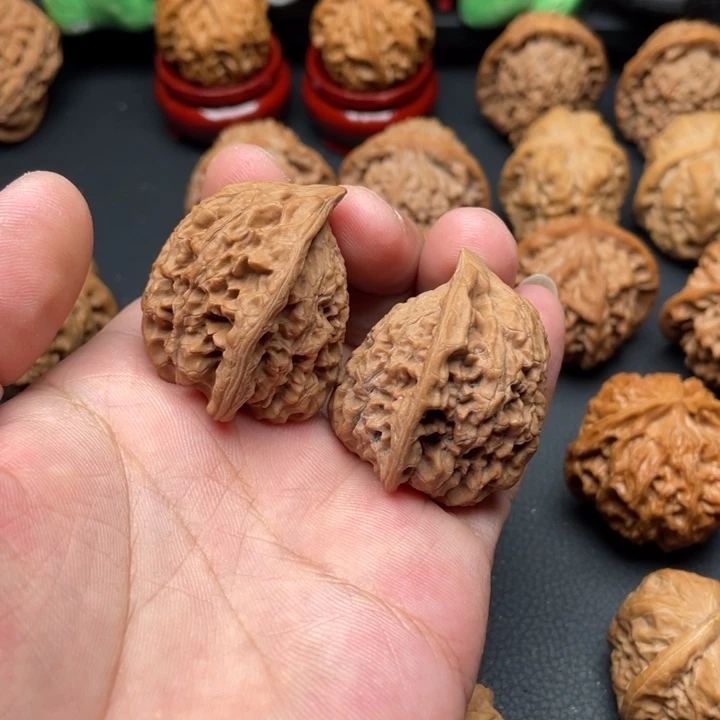 文玩核桃把件蛇头