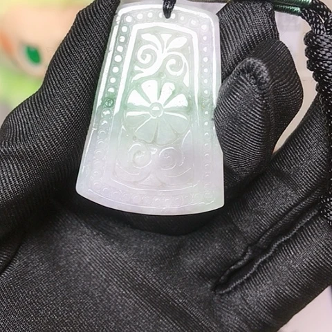 吊坠(赠链)未镶嵌翡翠