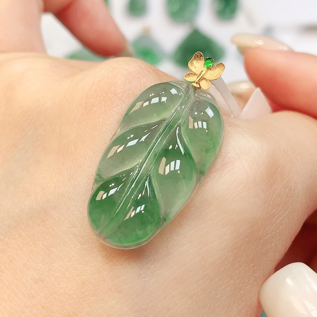 翡翠18K金镶嵌颈饰