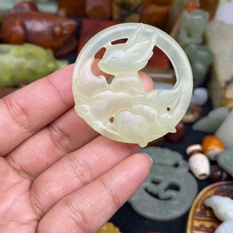 蛇纹石玉未镶嵌颈饰4