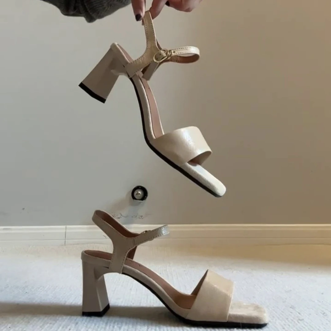 超火版~简约时尚小个子舒适方头露趾凉鞋粗跟一字扣带复古高跟鞋