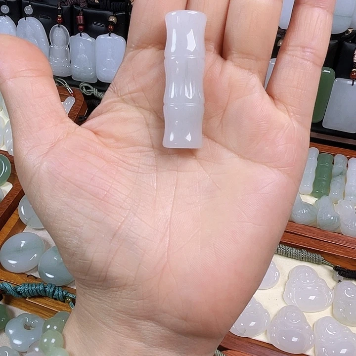 石英质玉未镶嵌吊坠(赠链)