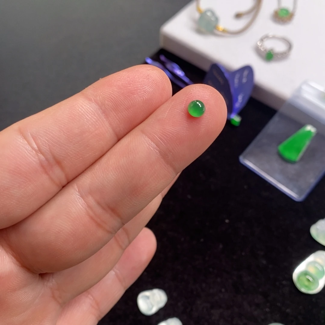 翡翠裸石冰阳绿蛋面