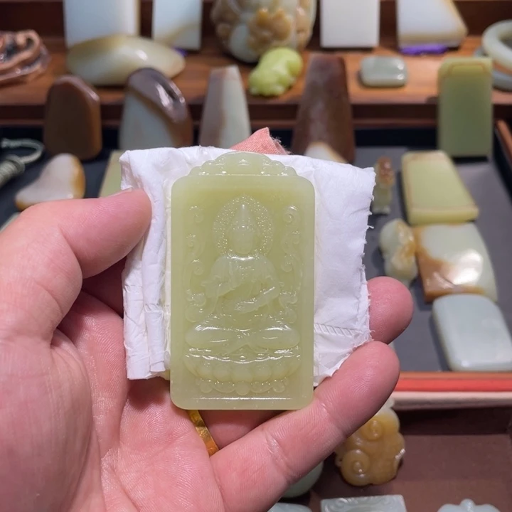 颈饰未镶嵌和田玉新疆若羌黄口观音牌子