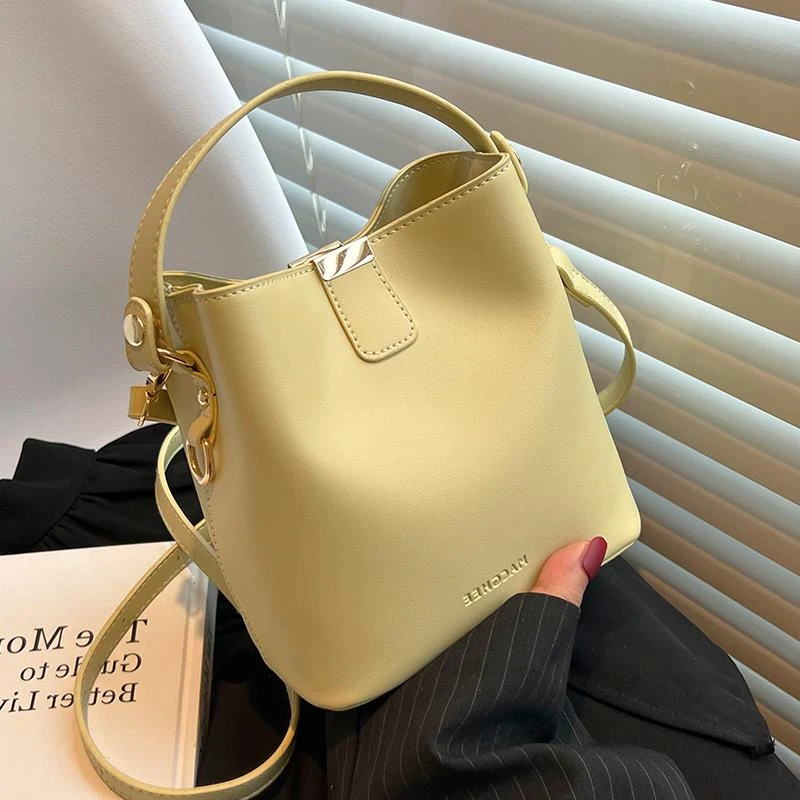 今年流行包包2025新款高级感单肩包上班手拎包夏季百搭斜挎水桶包