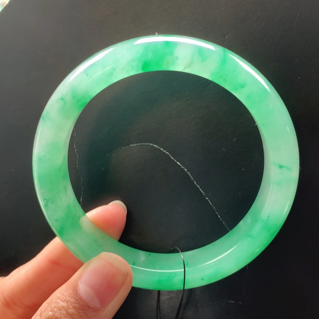 艳***玲石英质玉未镶嵌手镯