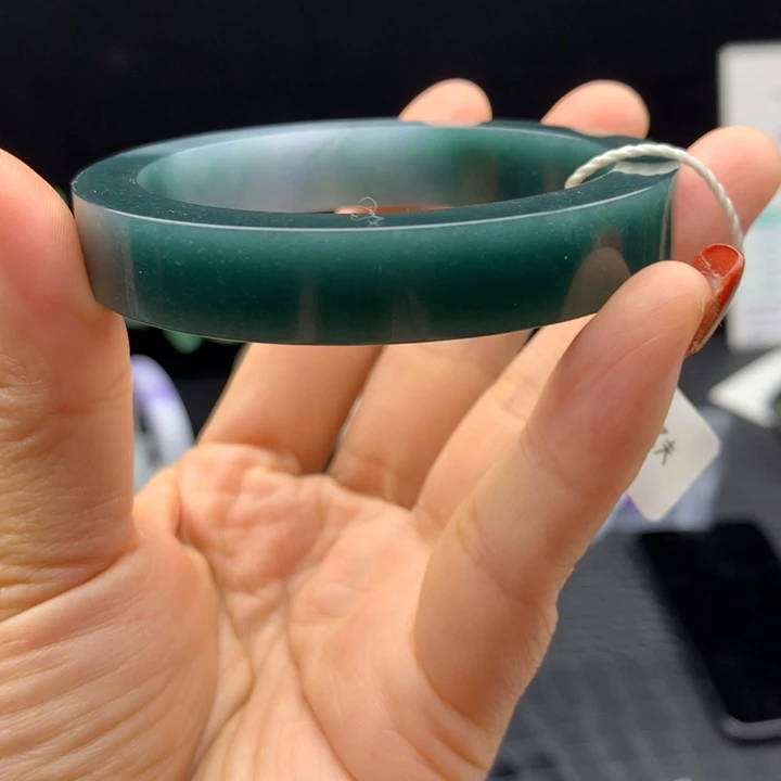 定制翡翠未镶嵌翡翠手镯
