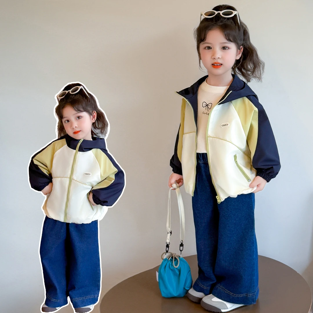 女童冲锋衣春秋款2025新款女宝宝洋气撞色休闲外套儿童连帽上衣潮