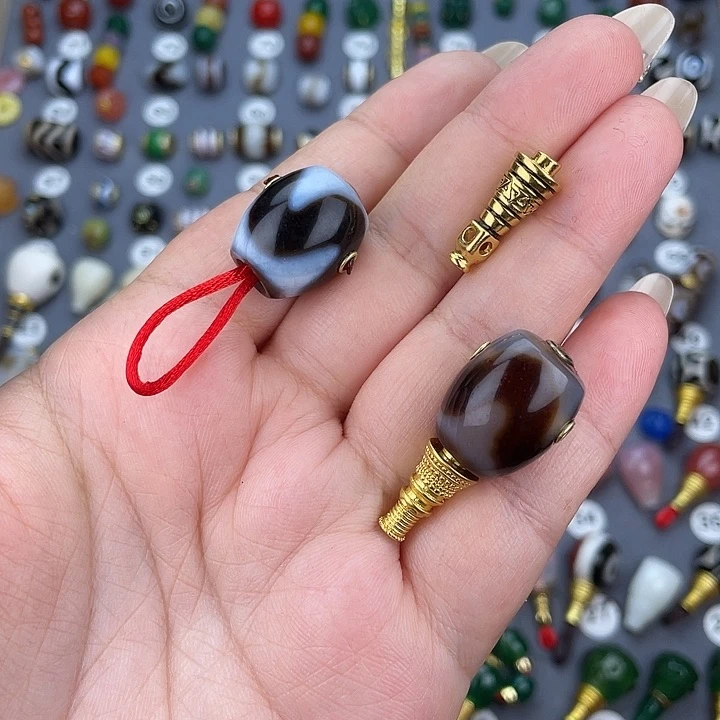玛瑙/玉髓饰品未镶嵌。*