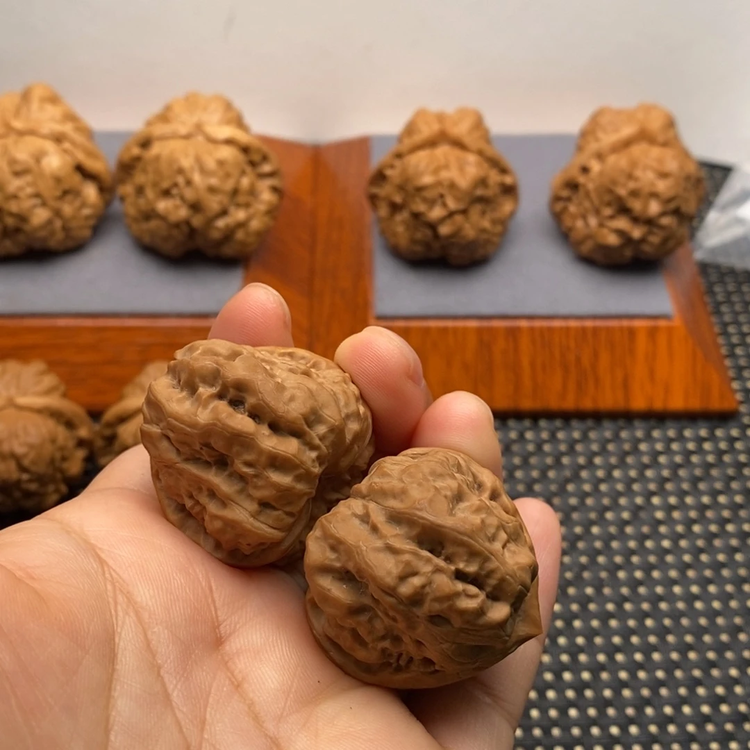 文玩核桃把件三角边33左右