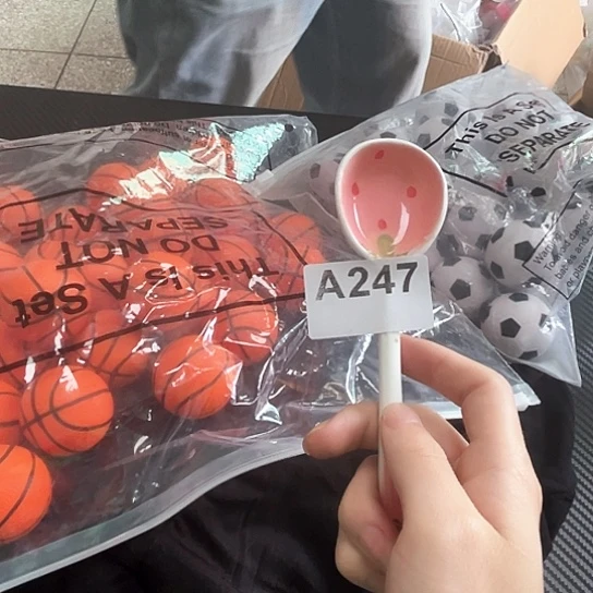 摆件……………………………………………………………………