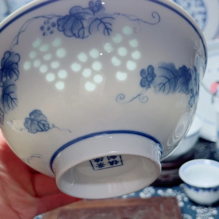 青花玲珑6寸面碗葡萄