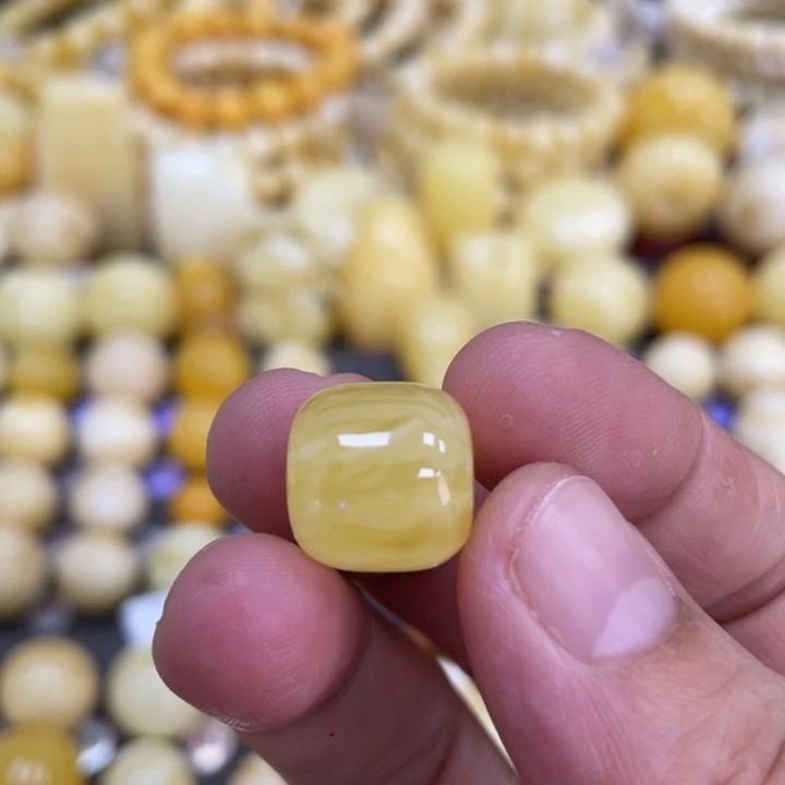 蜜蜡未镶嵌裸石13.2*13mm