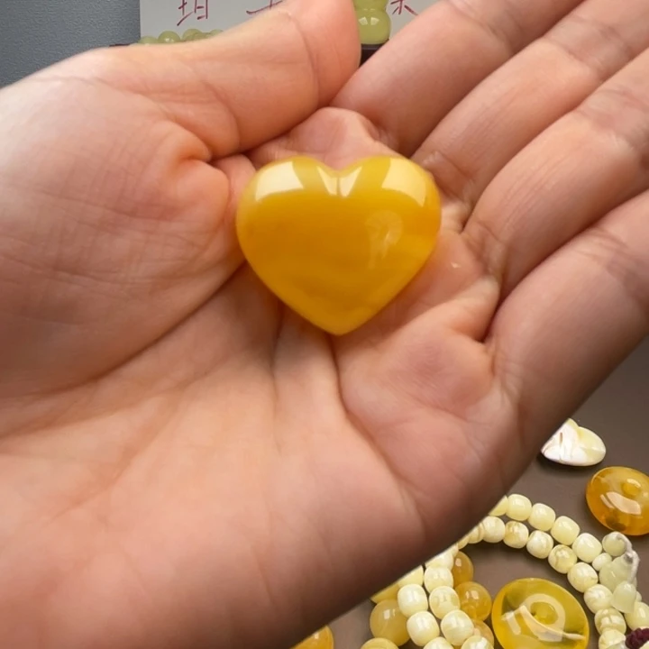 琥珀未镶嵌颈饰蜜蜡