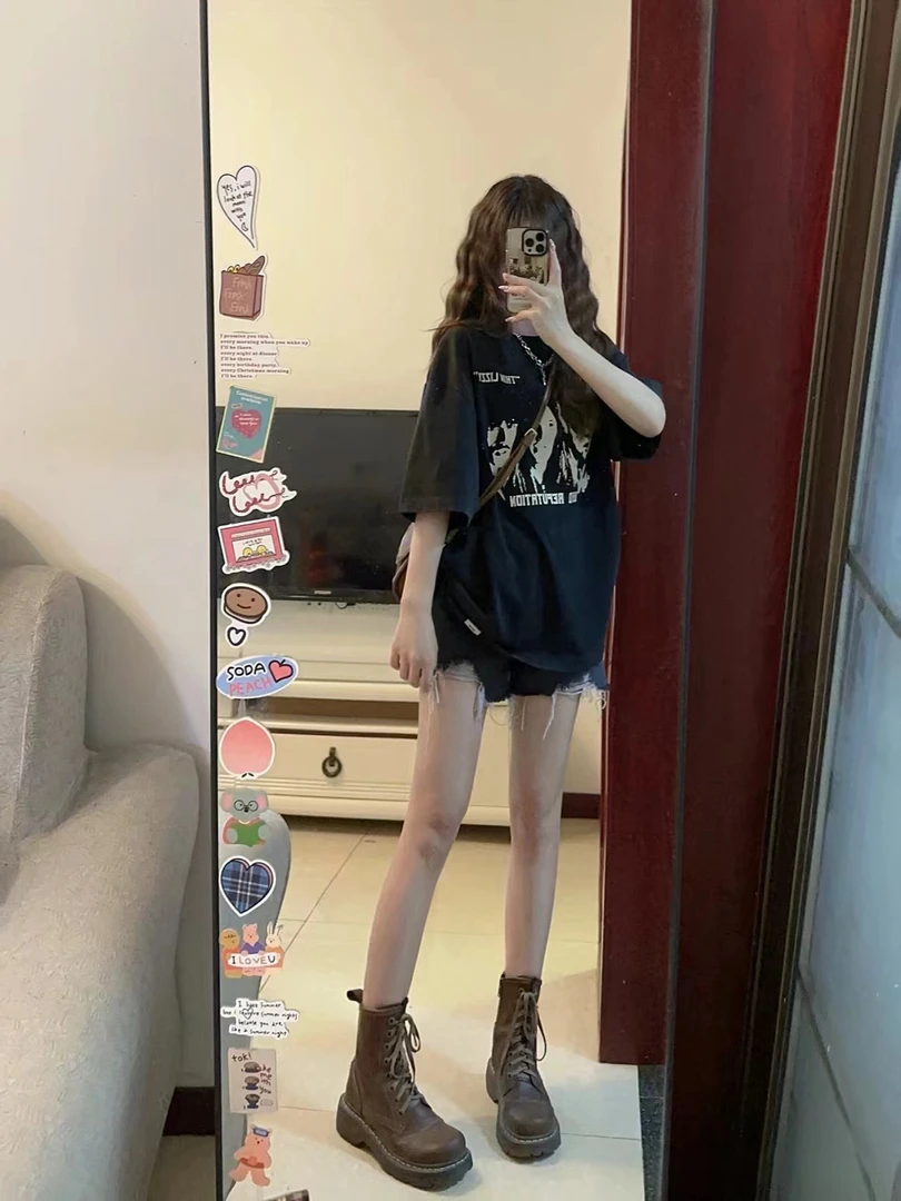 2025炸街潮款两件套女夏季酷酷女孩暗黑盐系穿搭做旧短袖牛仔短裤