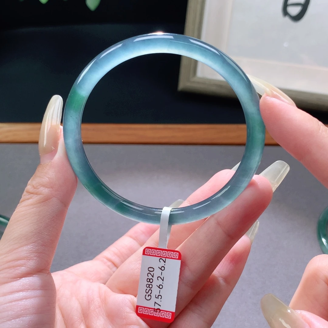 翡翠手镯未镶嵌天然翡翠手镯