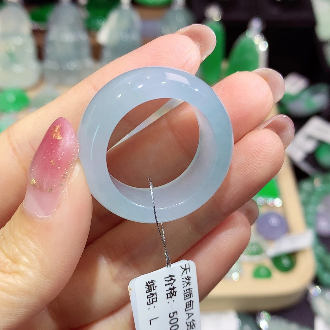 翡翠未镶嵌颈饰戒圈