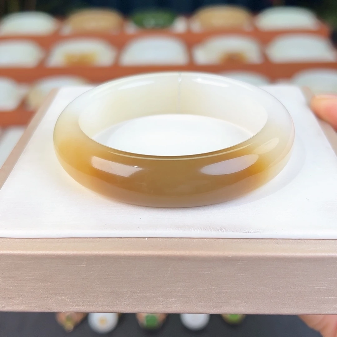 和田玉手镯未镶嵌和田玉糖白手镯