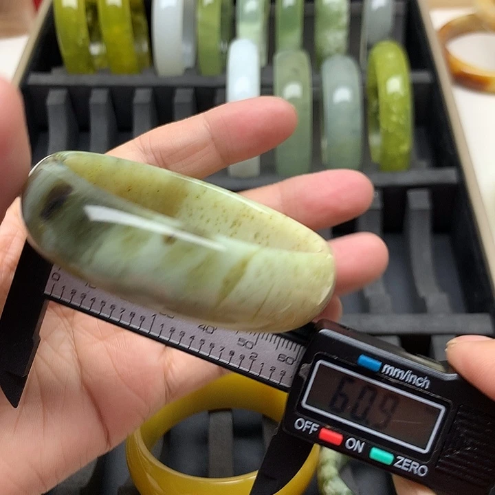 合金蛇纹石玉手镯