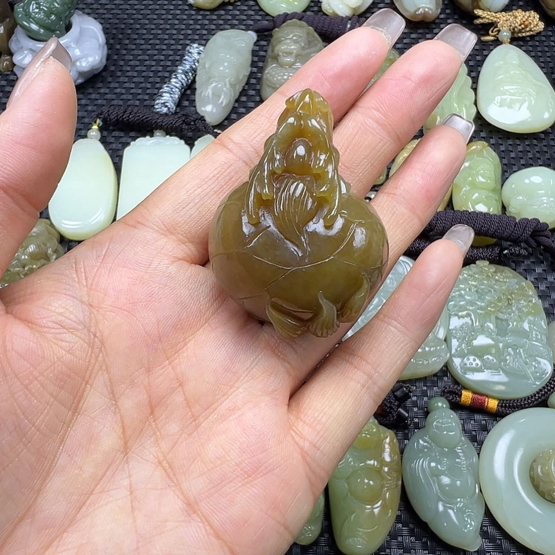 和田玉未镶嵌吊坠(不含链)有纹漏