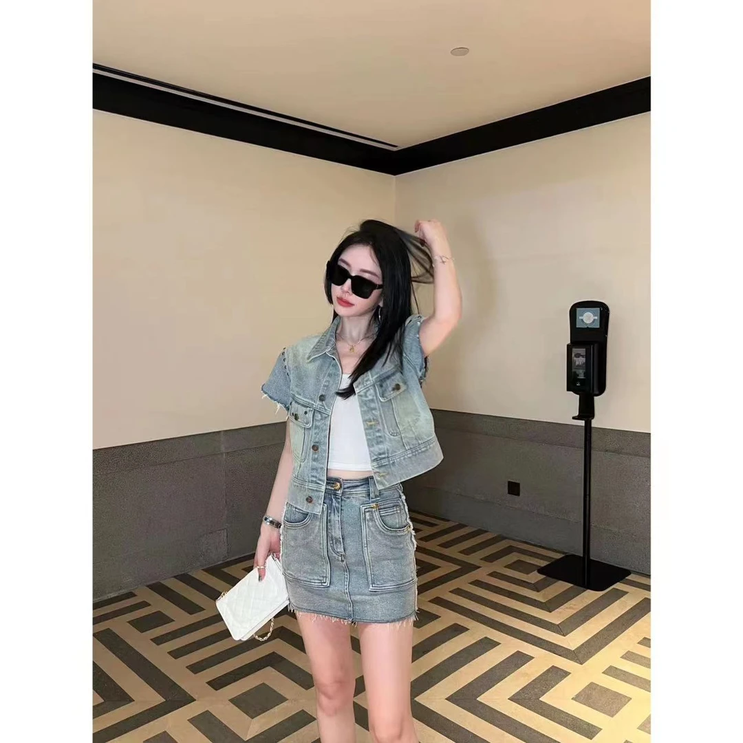 lele 2023原创设计夏季铆钉牛仔马甲短外套 LE2305043WT