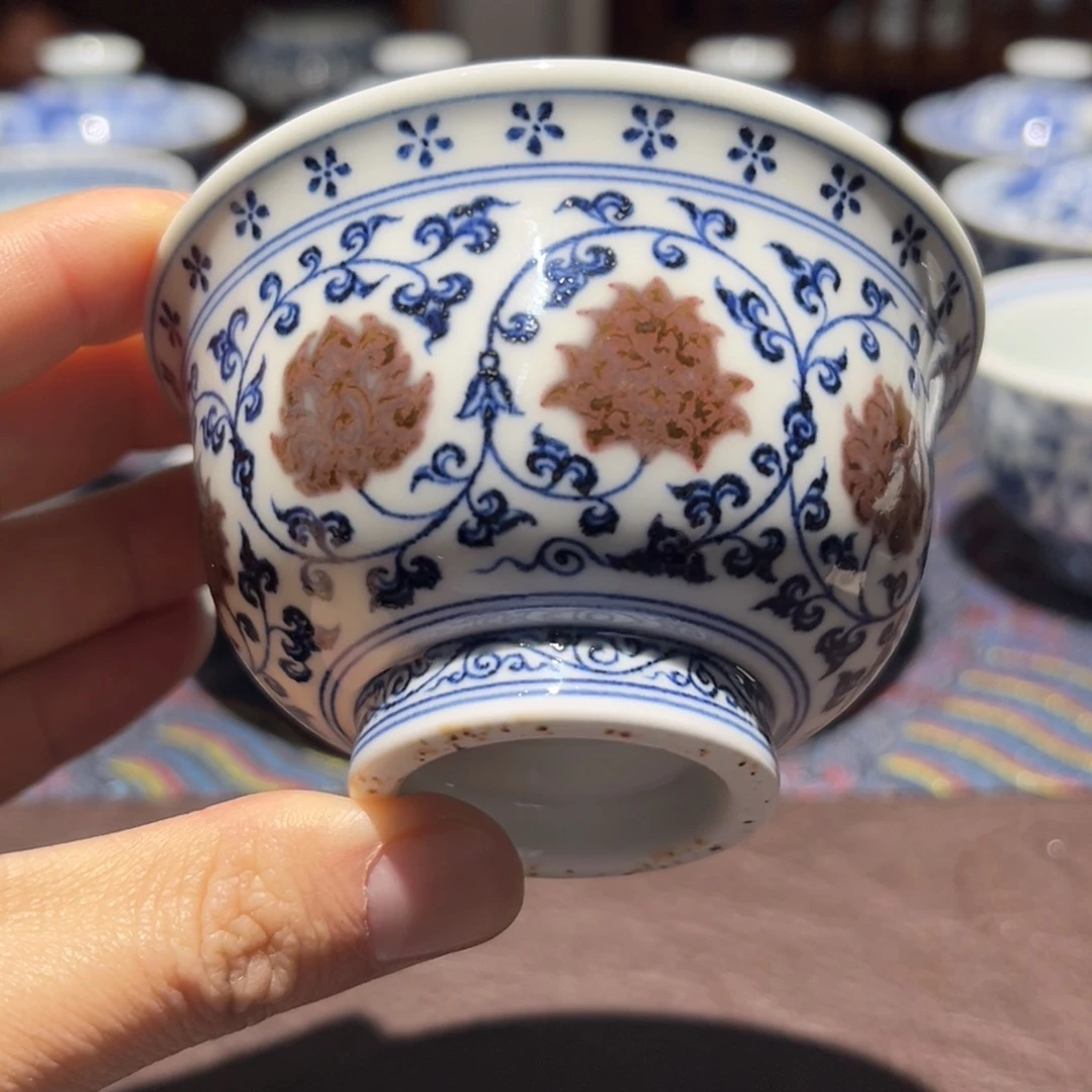 杯青花釉里红缠枝莲内狮子压手杯口径约9.3厘米