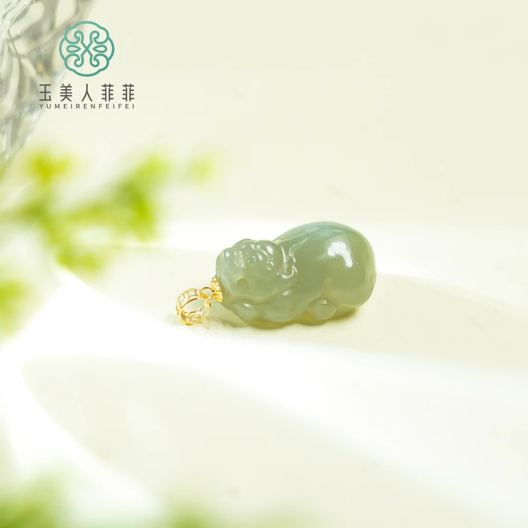 菲菲珠宝好*18K和田玉貔貅吊坠约11*18mm