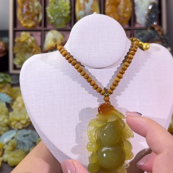 未镶嵌蛇纹石玉颈饰