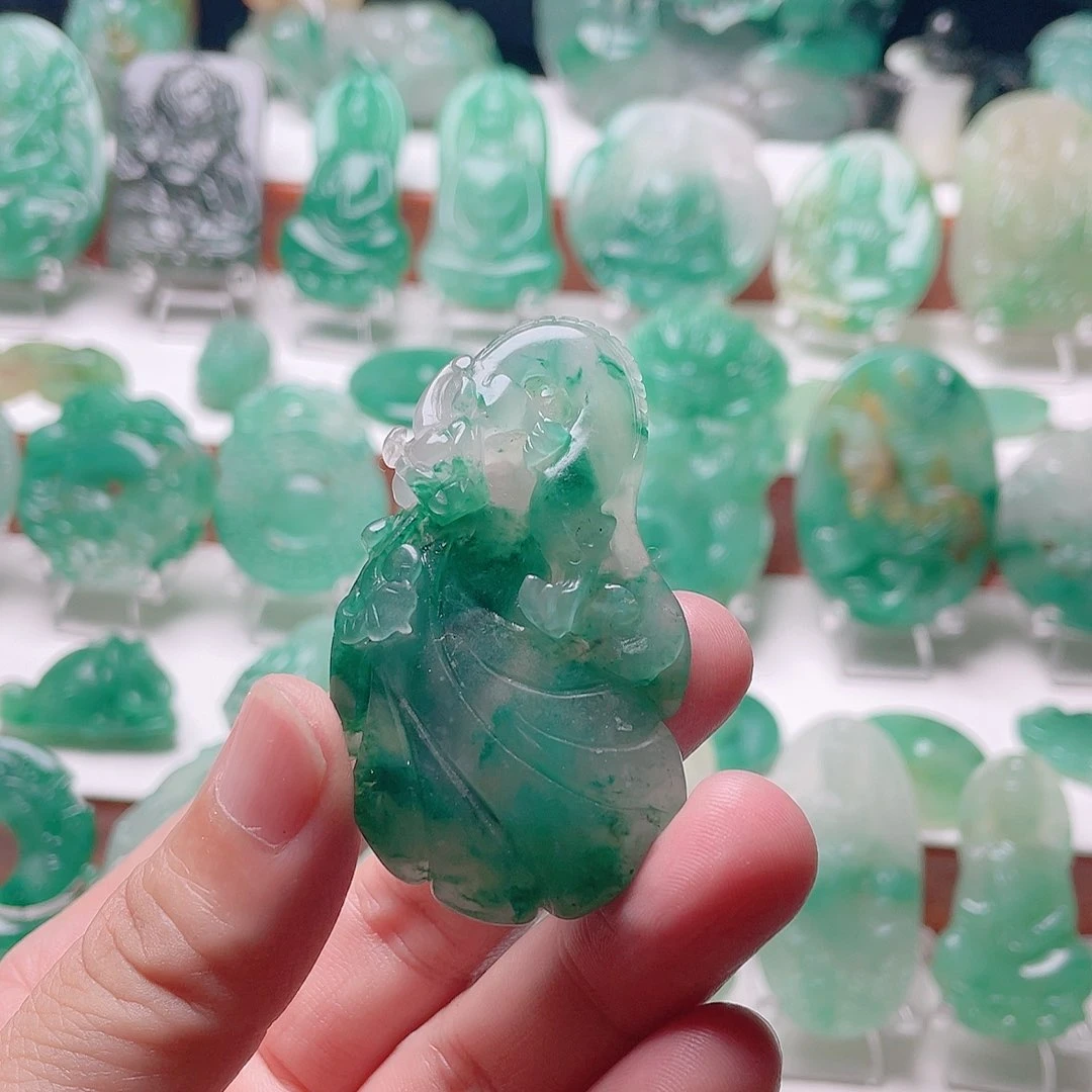 石英质玉合金颈饰