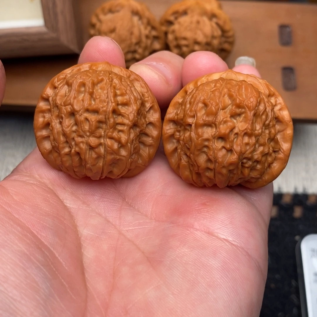 文玩核桃吊坠血麒麟36