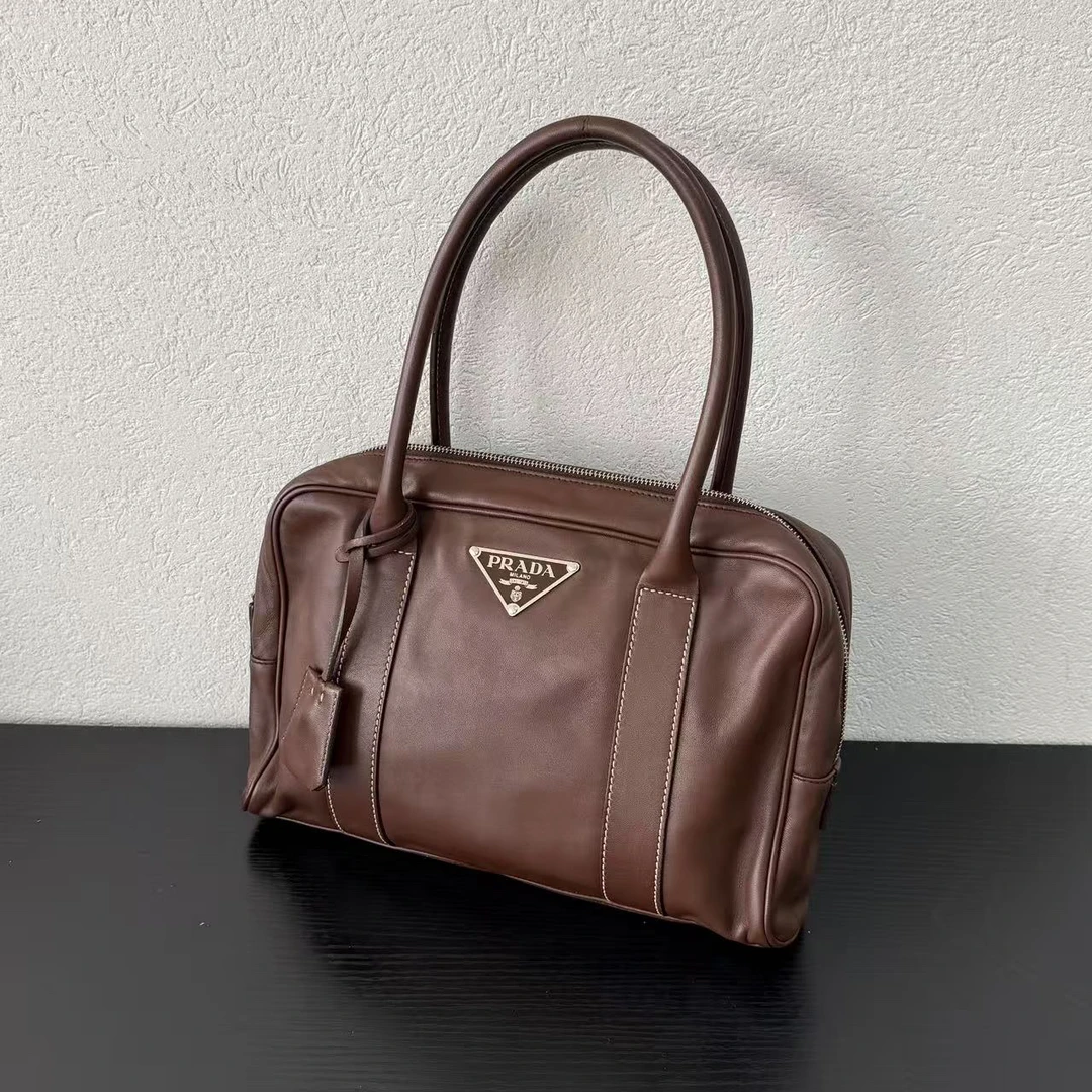 95新 Prada/普拉达 棕色大标plume单肩包 底长29 123674