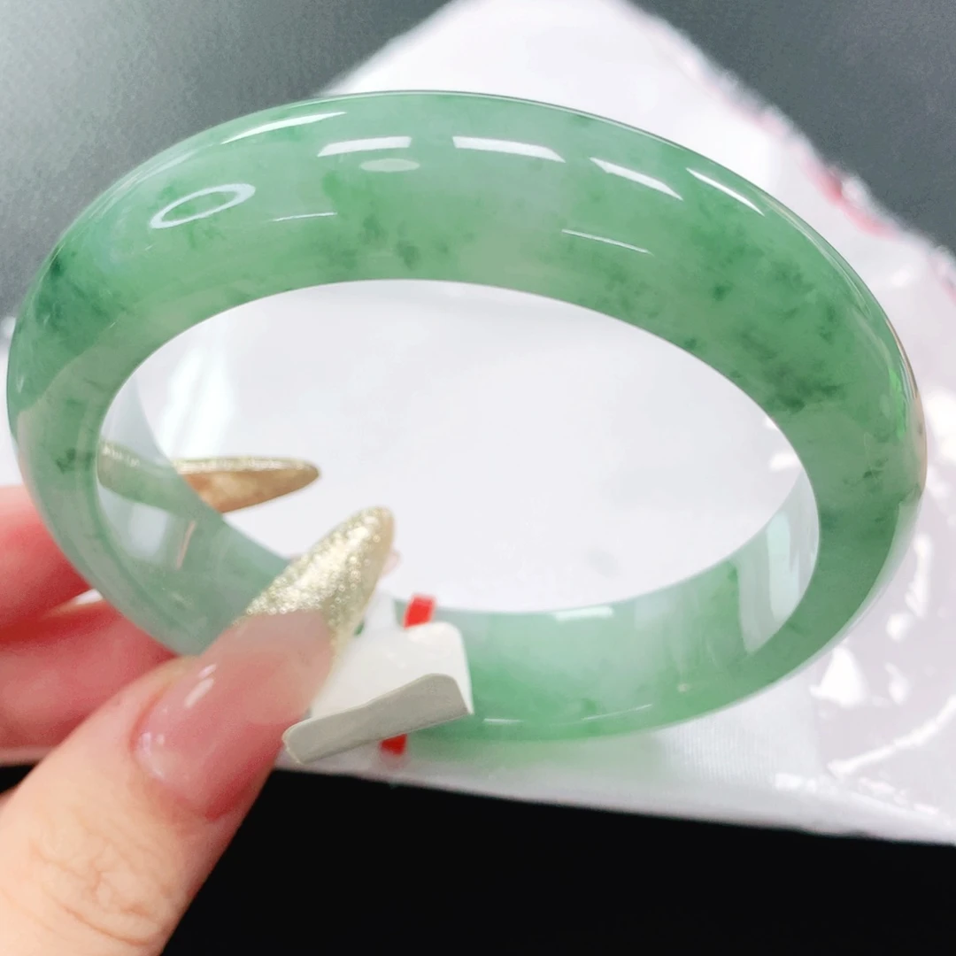 翡翠手镯未镶嵌57圈