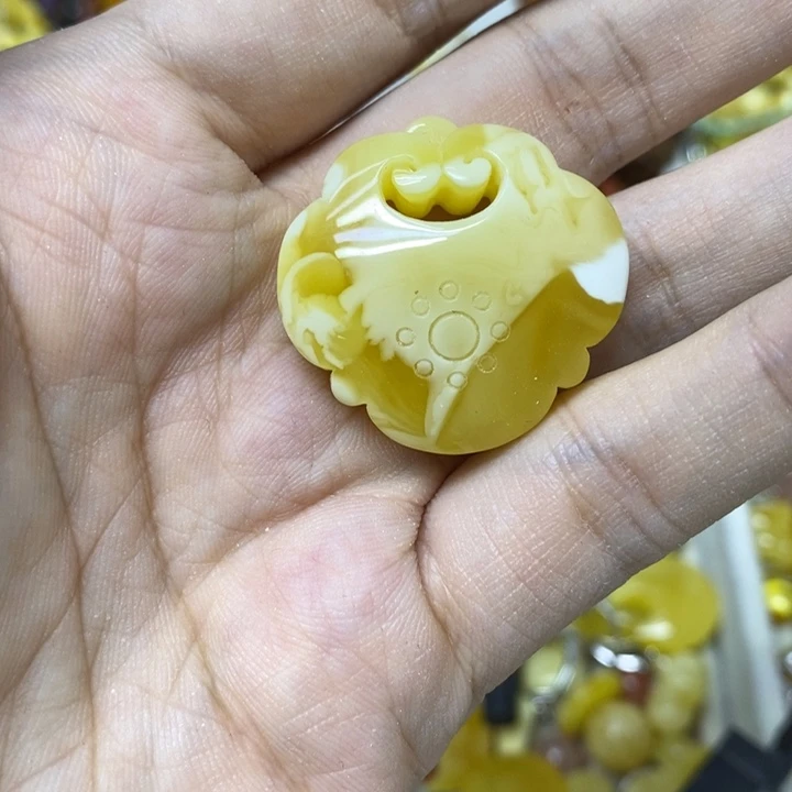 蜜蜡未镶嵌裸石吊坠