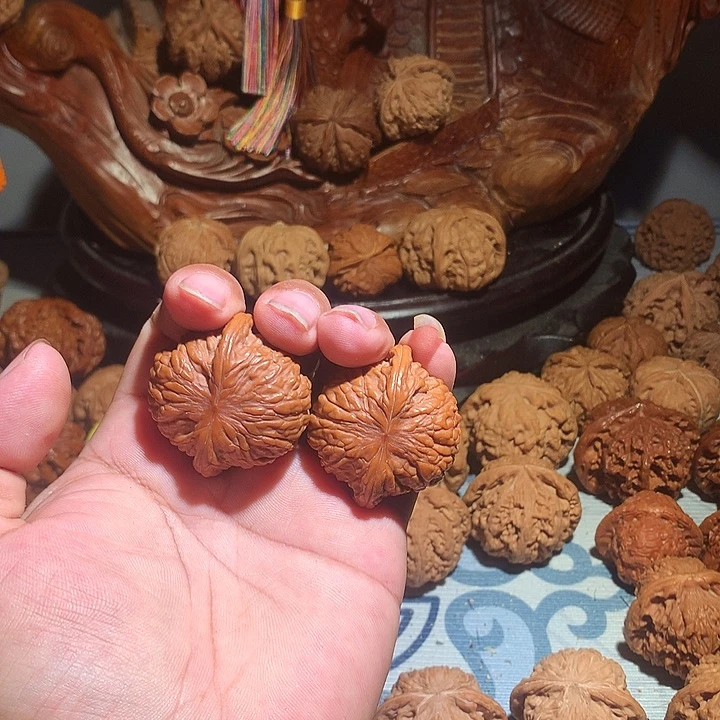 轩***脉把件文玩核桃磨盘